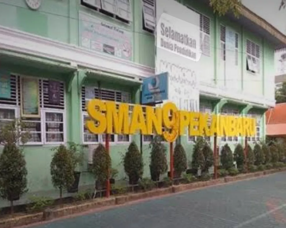 SMA Negeri 9 Pekanbaru Pilih Daring Saat Udara Belum Aman
