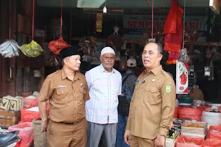 Tinjau TPS Pedagang Yos Sudarso, Bupati Herman  Percepat Relokasi Demi Kelancaran Pembangunan Pasar Rakyat 