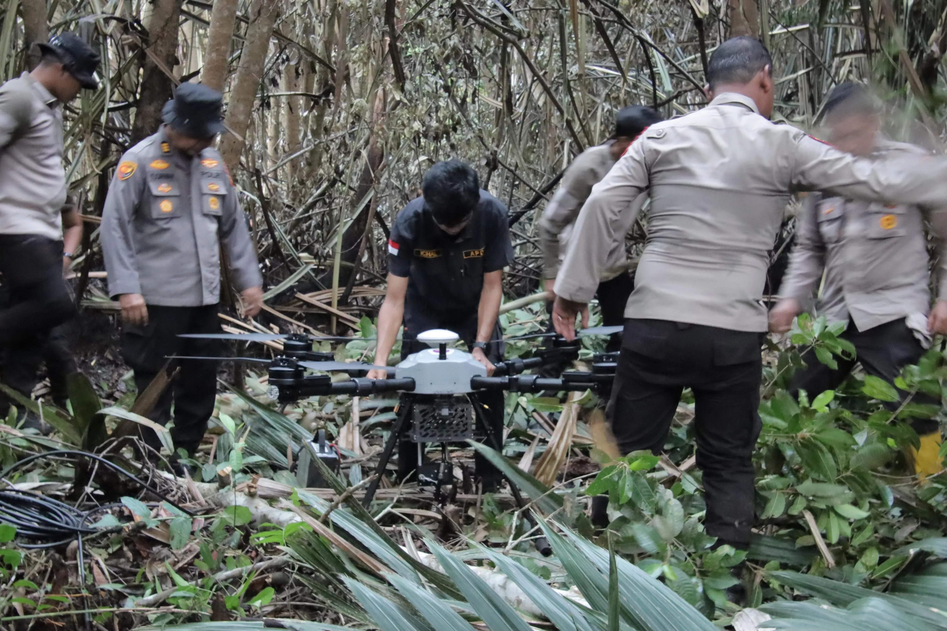 Polda Riau Kerahkan X Fire dan Drone Jinakkan Karhutla di Siak, 9 Titik Api Ditemukan