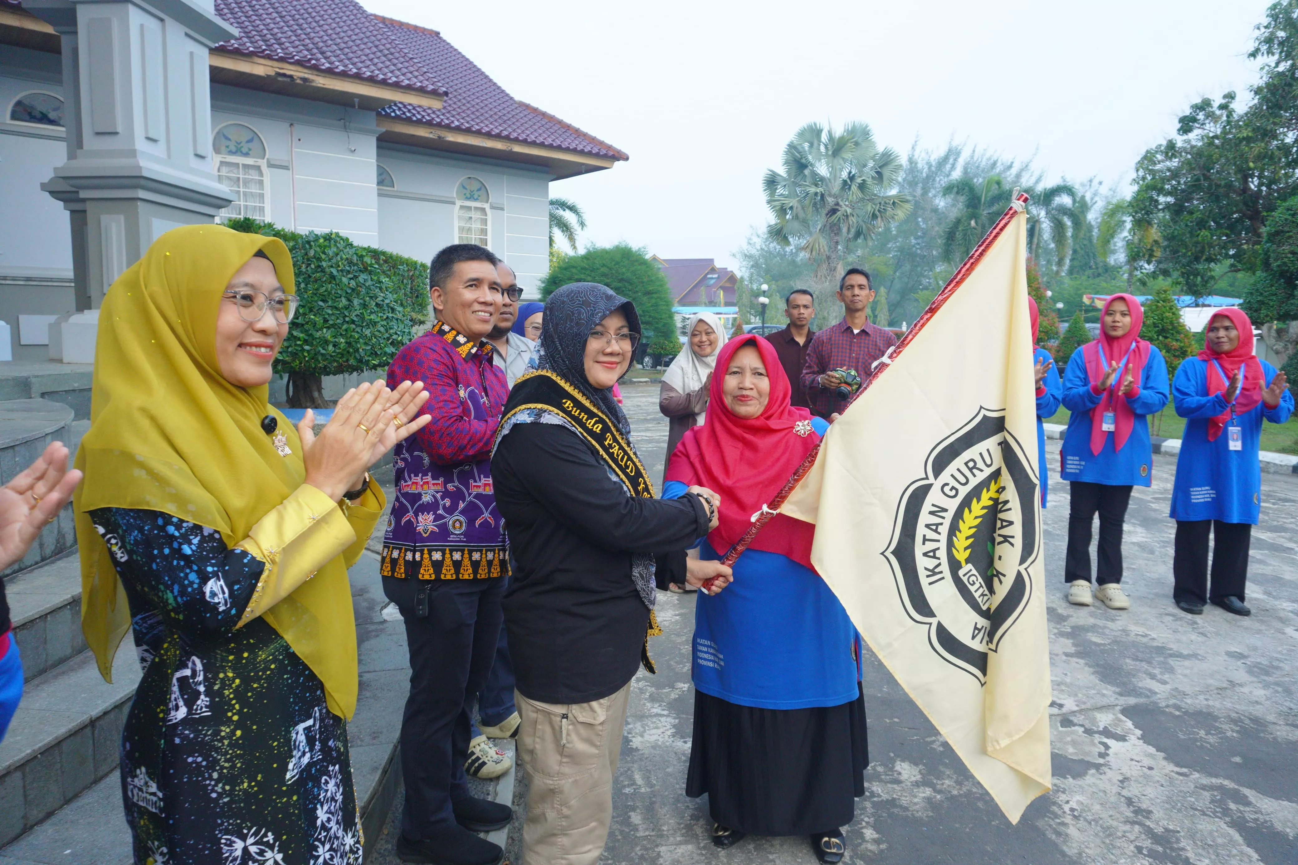 Selamat Bertanding! Bupati Afni Lepas Kontingen PORSENI IGTKI ke Kuansing