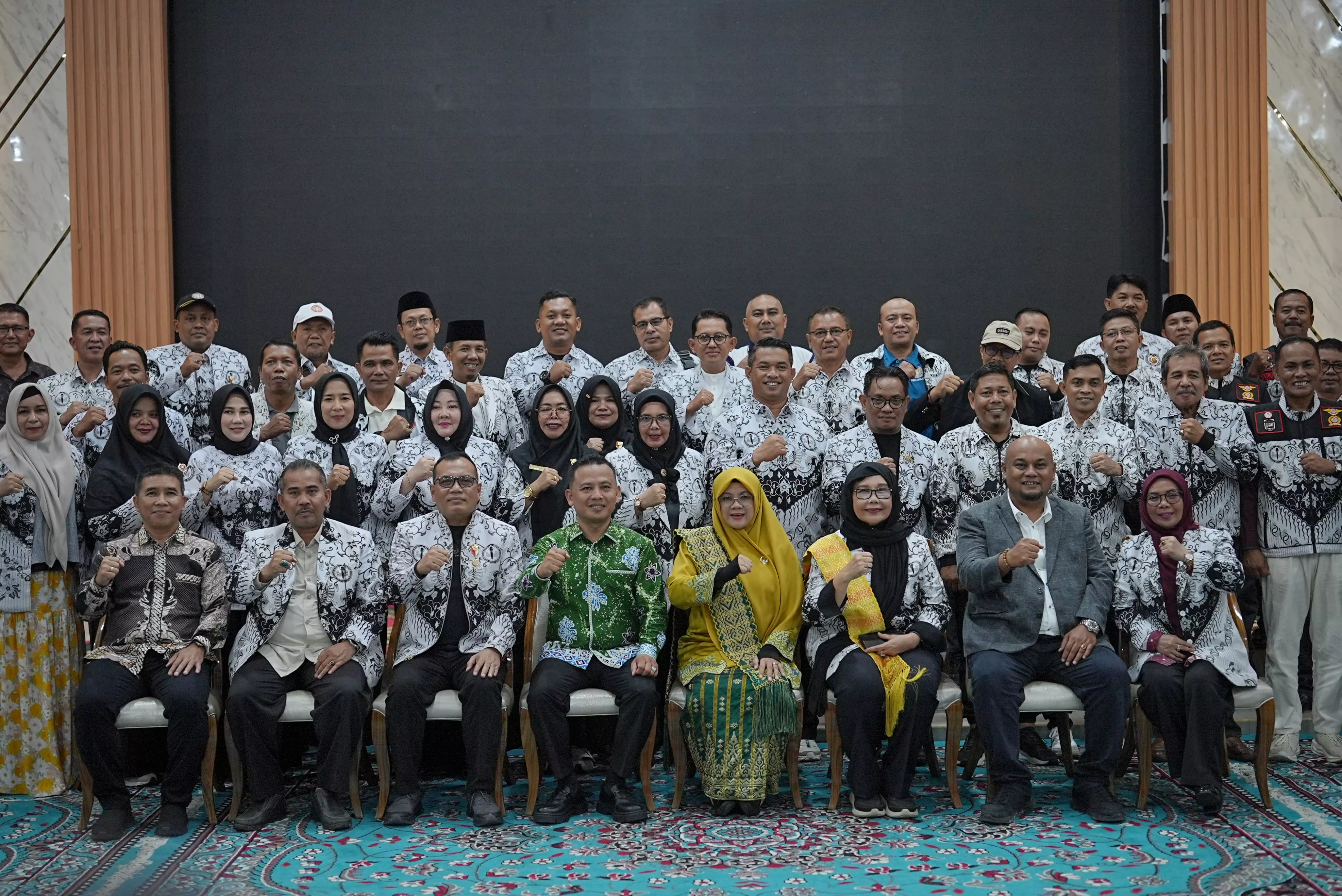 Bupati Siak Dorong Kepastian Nasib Guru Hingga ke Pemerintah Pusat