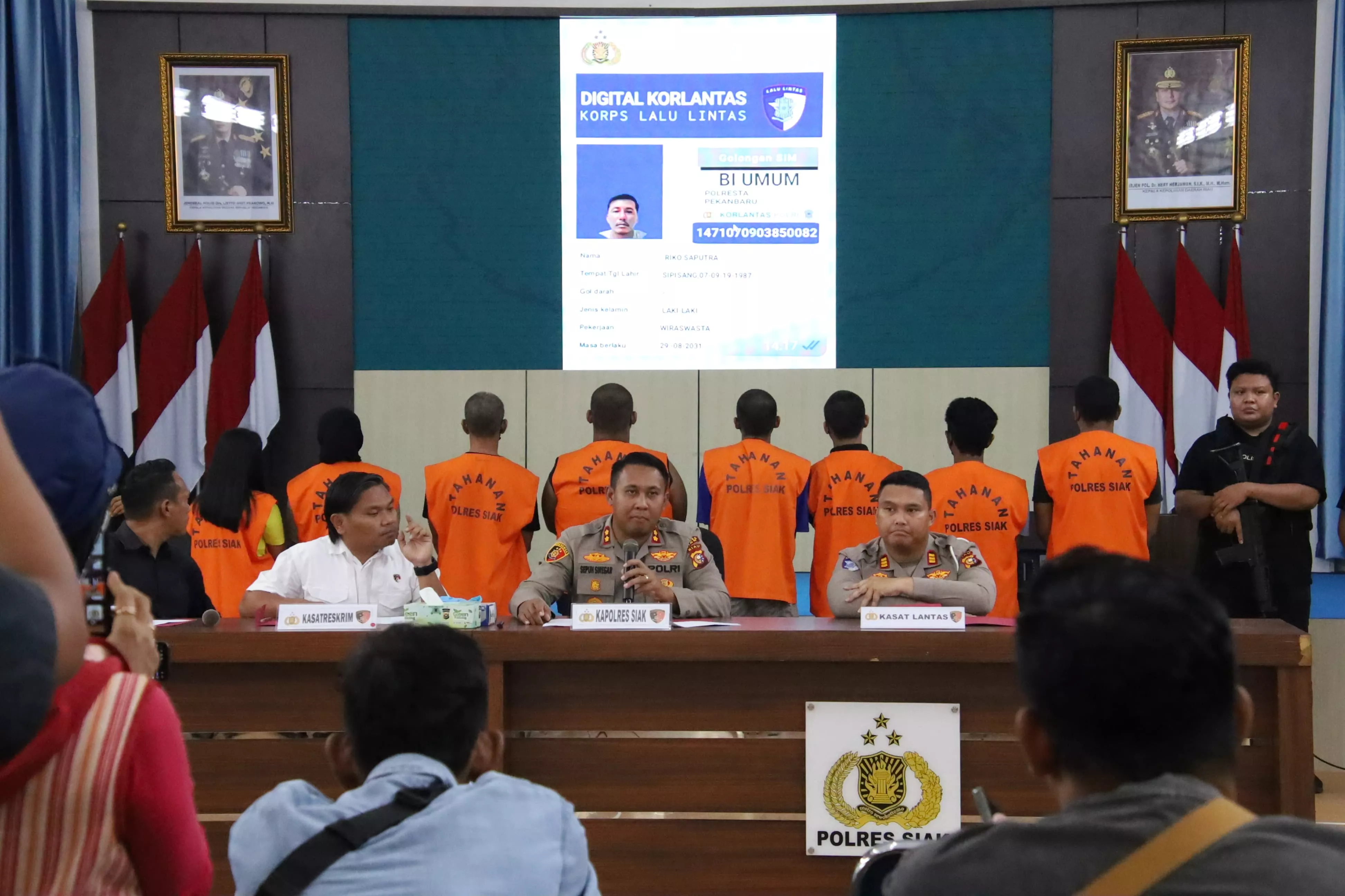 Sindikat Pembuat dan Pengedar SIM Palsu di Riau Dibongkar Polres Siak, 8 Tersangka Diamankan