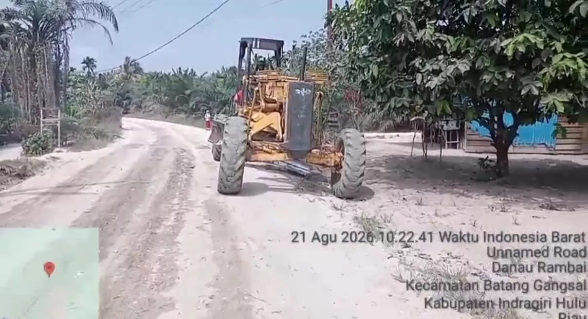 Peduli Infrastruktur Desa, PT PAS Mitra Agrinas Perbaiki Jalan Datuk Saleh Danau Rambai