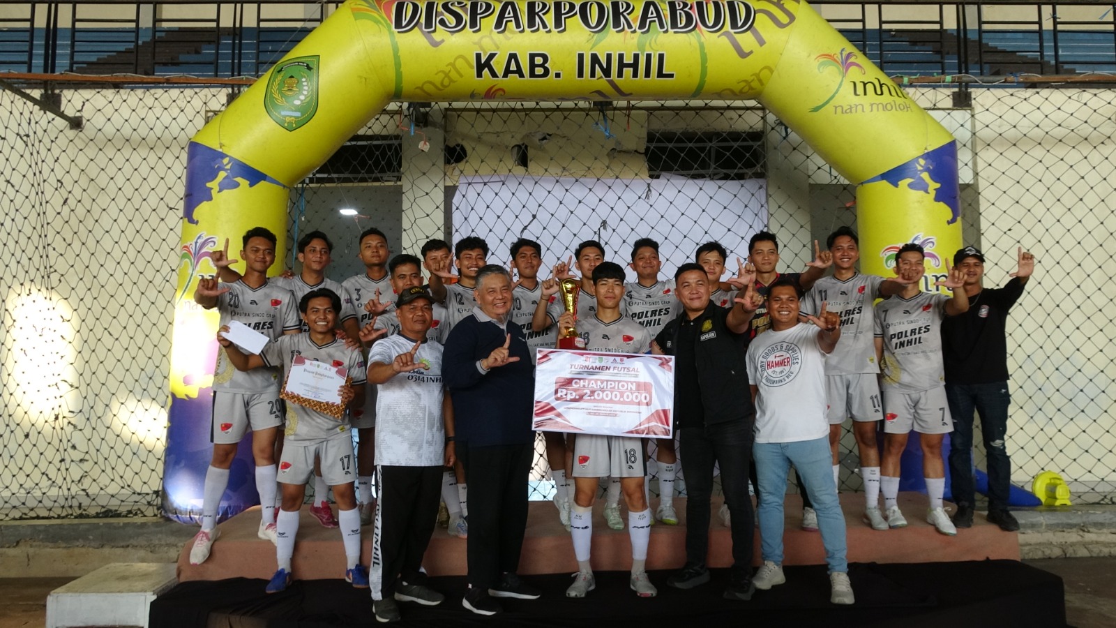 Bupati Inhil Apresiasi Semangat Sportivitas pada Turnamen Futsal HUT RI ke-81