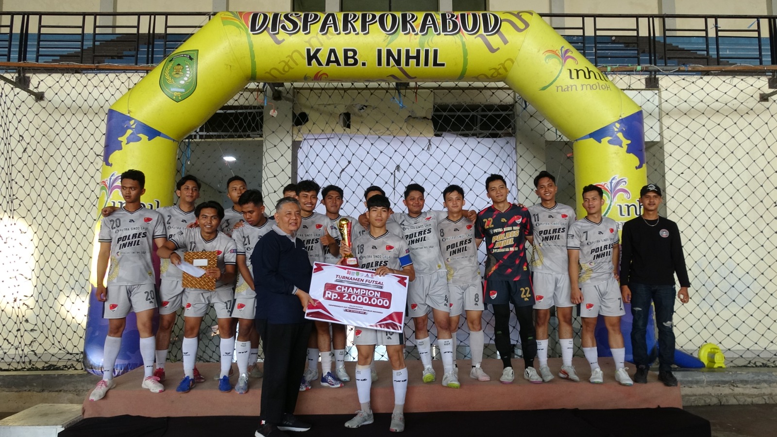 Bupati Inhil Apresiasi Semangat Sportivitas pada Turnamen Futsal HUT RI ke-81