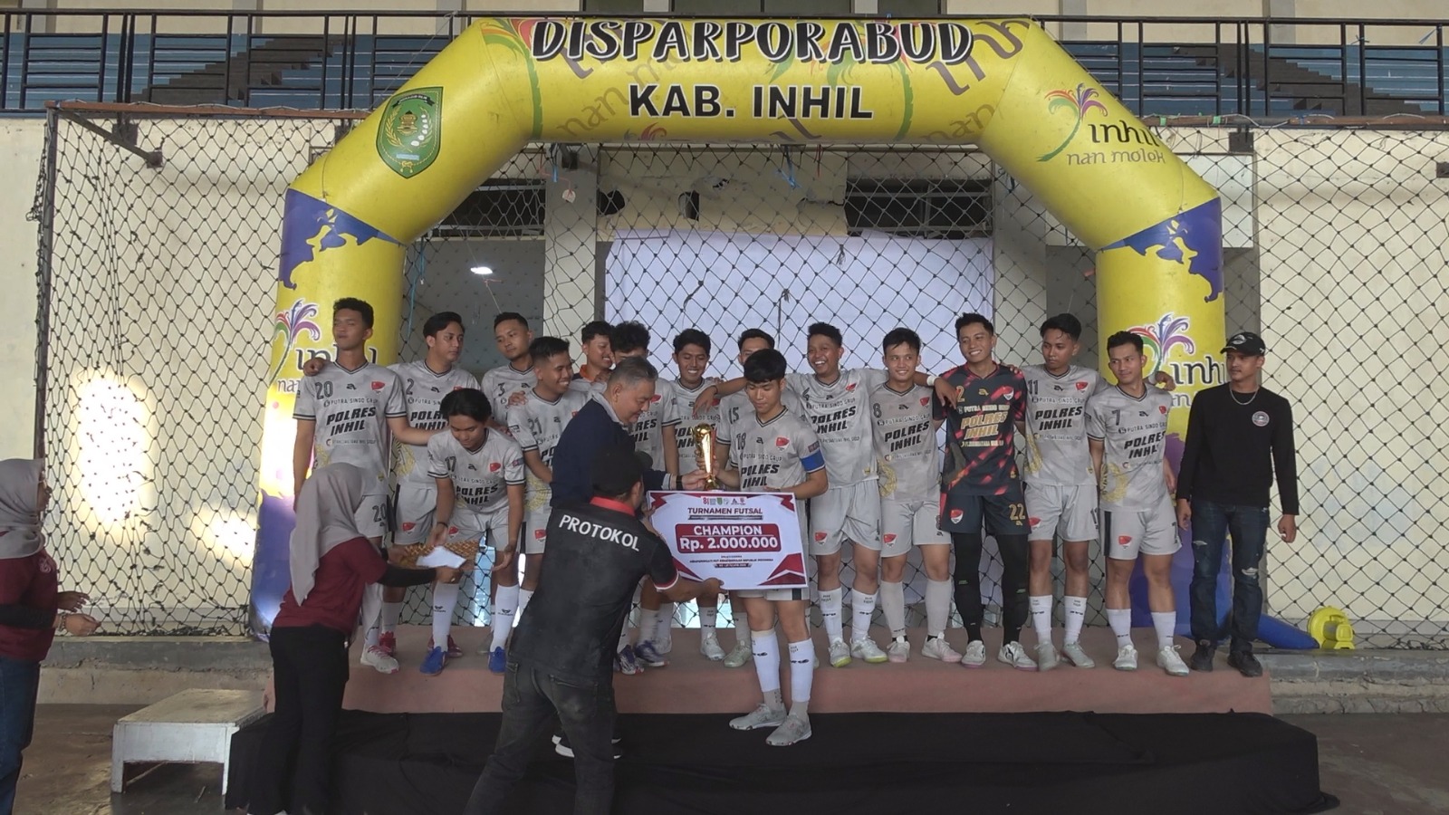 Bupati Inhil Apresiasi Semangat Sportivitas pada Turnamen Futsal HUT RI ke-81