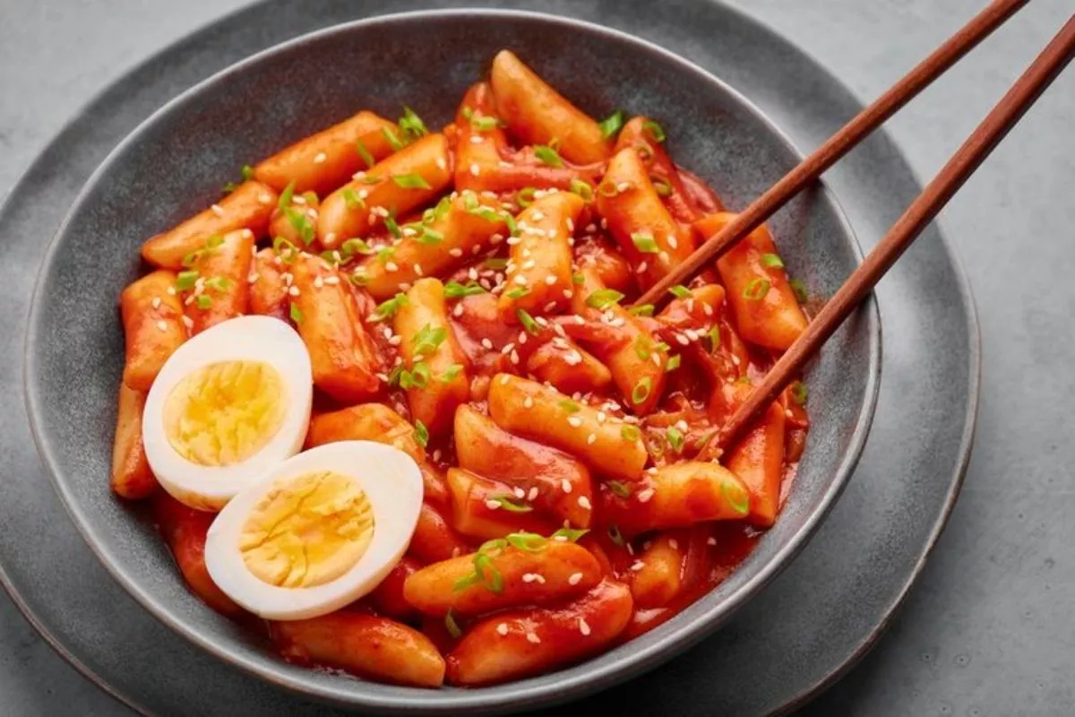 Cara Menyimpan Sisa Tteokbokki agar Tidak Keras Saat Dipanaskan