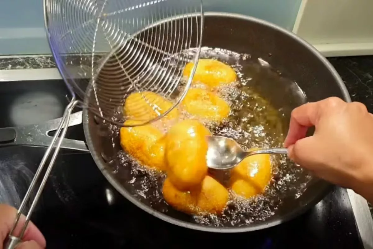Rahasia Suhu Minyak Tepat Saat Menggoreng Combro Agar Matang Merata