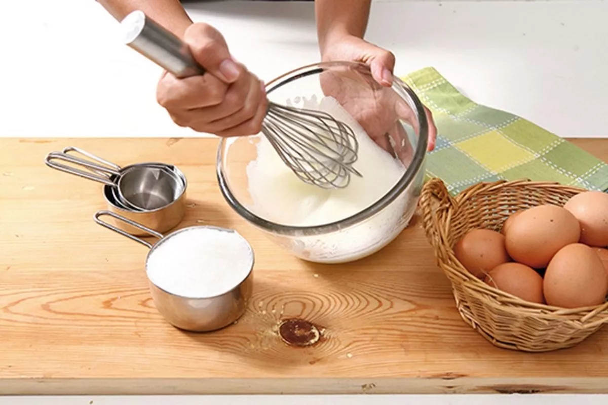 Cara Mengocok Putih Telur Meringue Kaku Tanpa Mixer Pakai Whisk