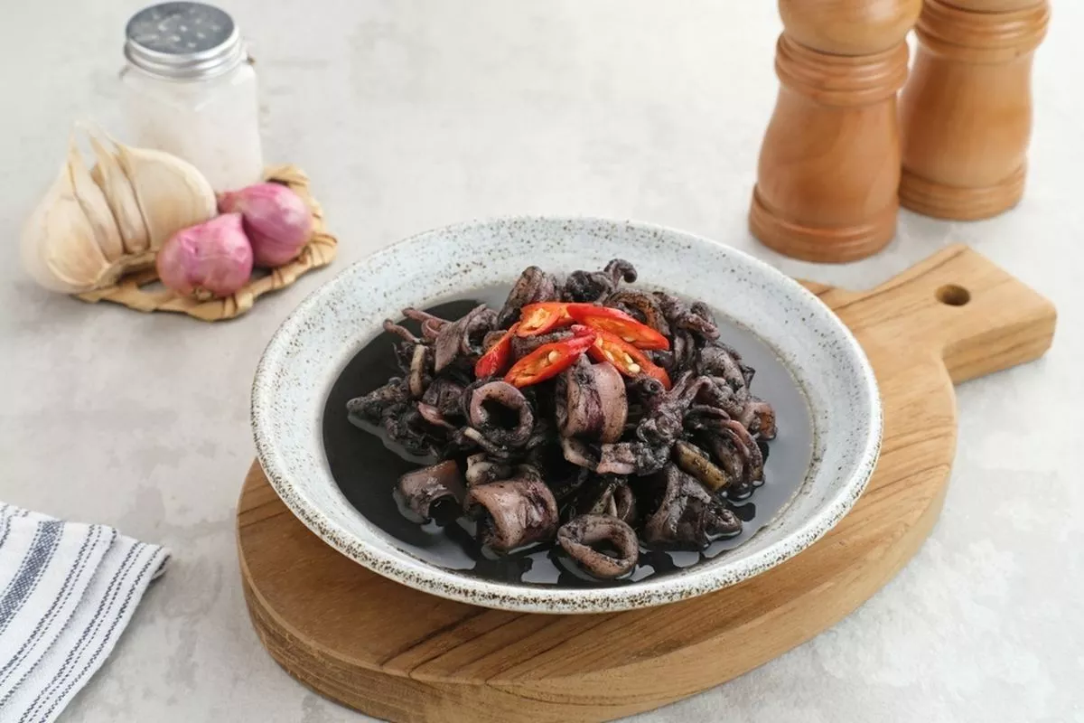 Cara Membuat Cumi Bumbu Hitam Kental ala Warung Madura yang Gurih Pol