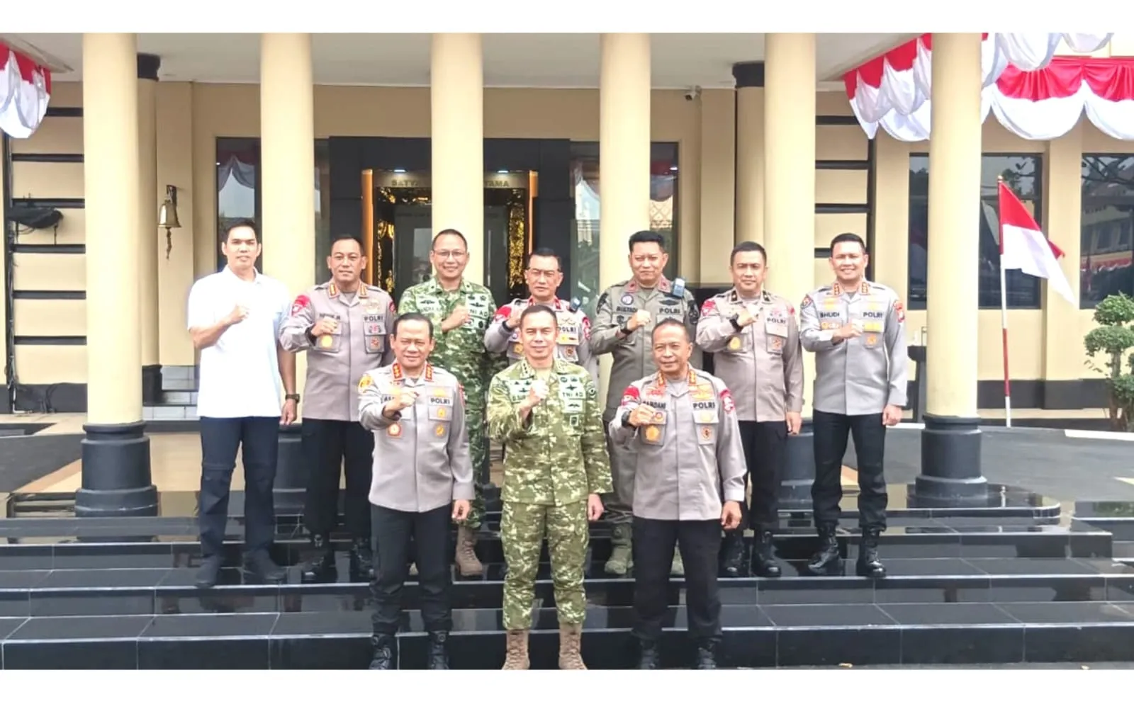Kapolda Metro Jaya dan Pangdam Jaya Kunjungi Dankorps Brimob Polri, Perkuat Solidaritas