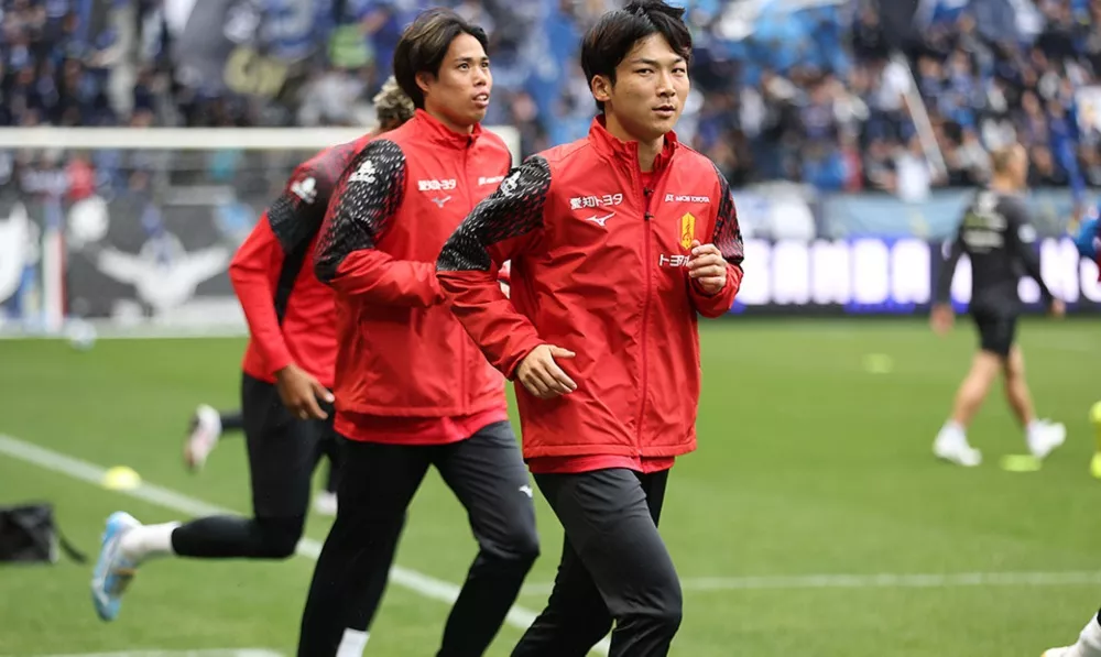 Okayama vs Nagoya Grampus 0-0 di Babak I, Kiper Daniel Schmidt Jadi Benteng Tangguh