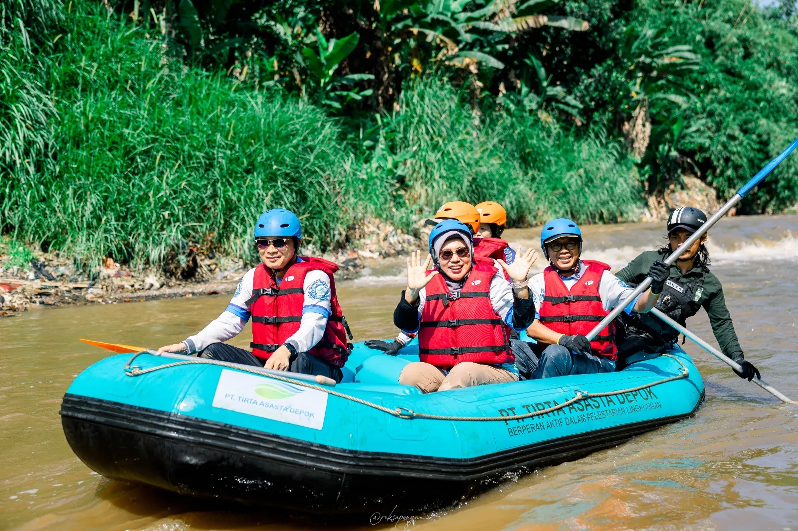 Perkuat Komitmen Pelestarian Lingkungan PT Tirta Asasta Depok Peringkati Hari Air Sedunia, Angkat 10  Ton Sampah Dari Kali Ciliwung