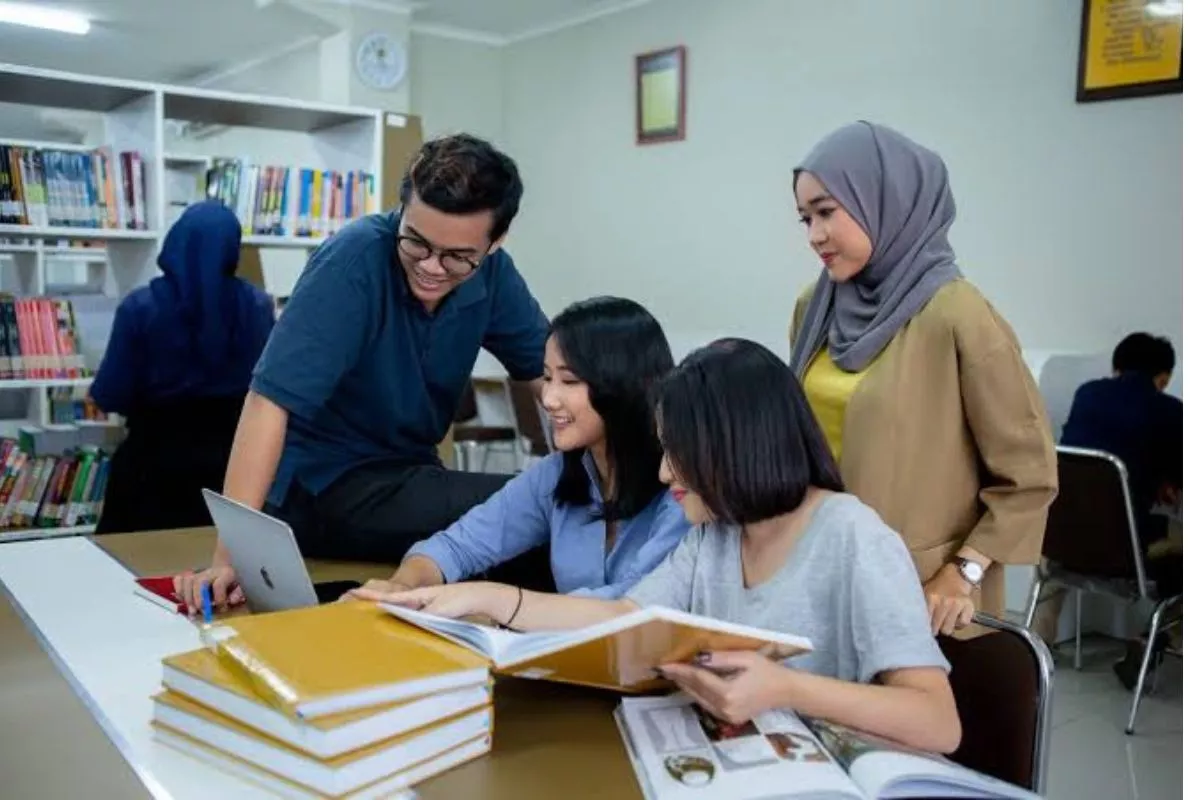 15 Universitas Online Terbaik untuk Kuliah Karyawan