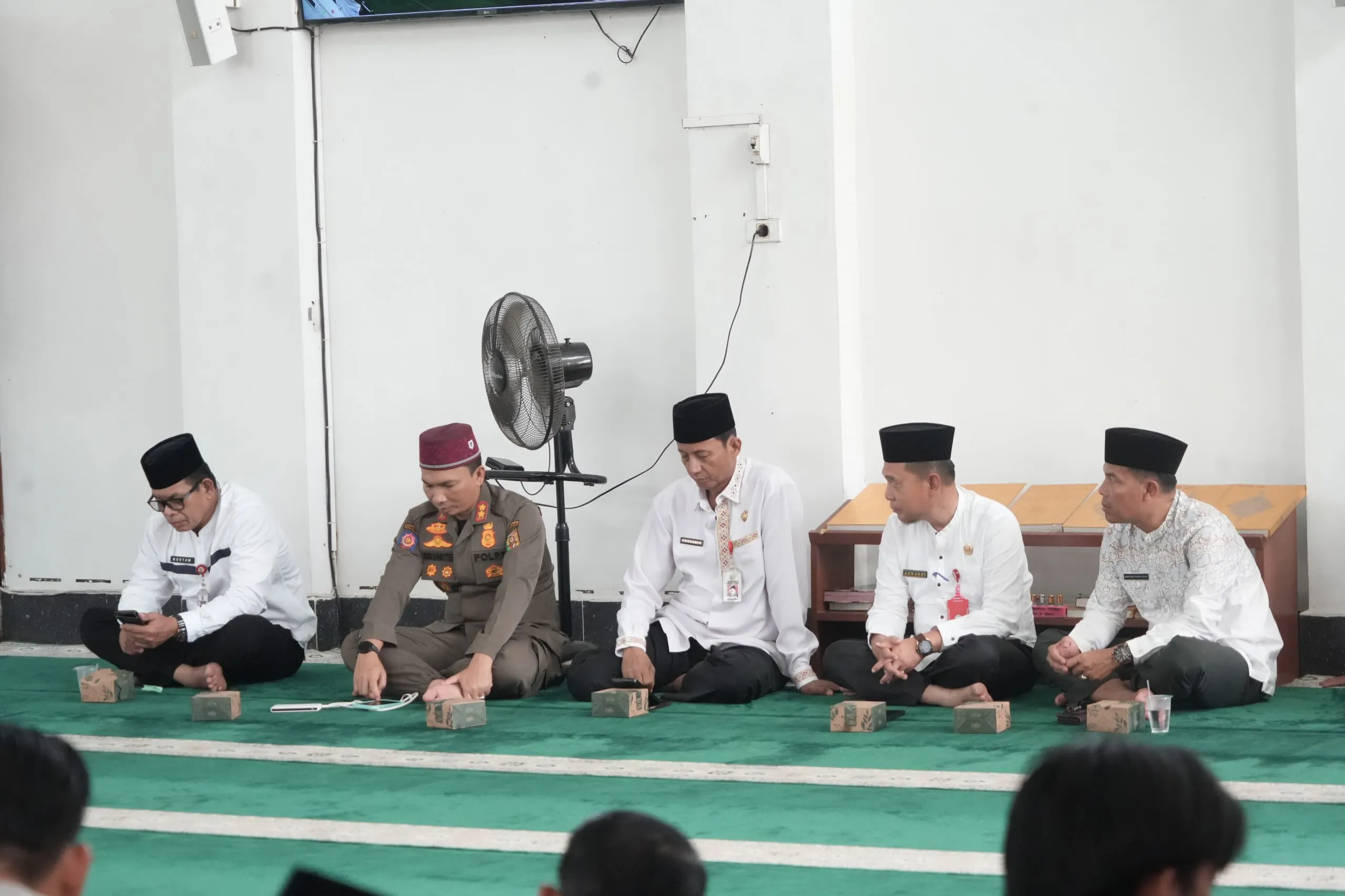 Maulid Nabi di Masjid Agung Ar-Raudha, PLT Bupati H. Muklisin Ajak ASN Teladani Akhlak Rasulullah