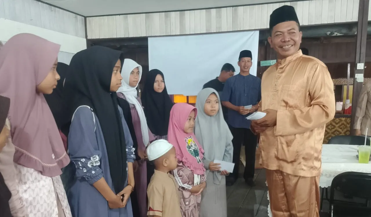 Jelang Berbuka Puasa, DPD IWOI Natuna Bagikan Santunan kepada Anak Yatim
