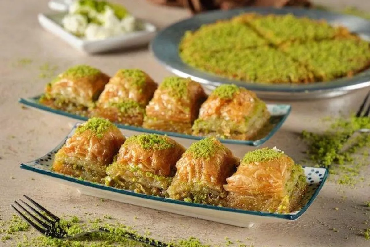 Cara Membuat Kulit Phyllo Pastry Sendiri di Rumah untuk Baklava