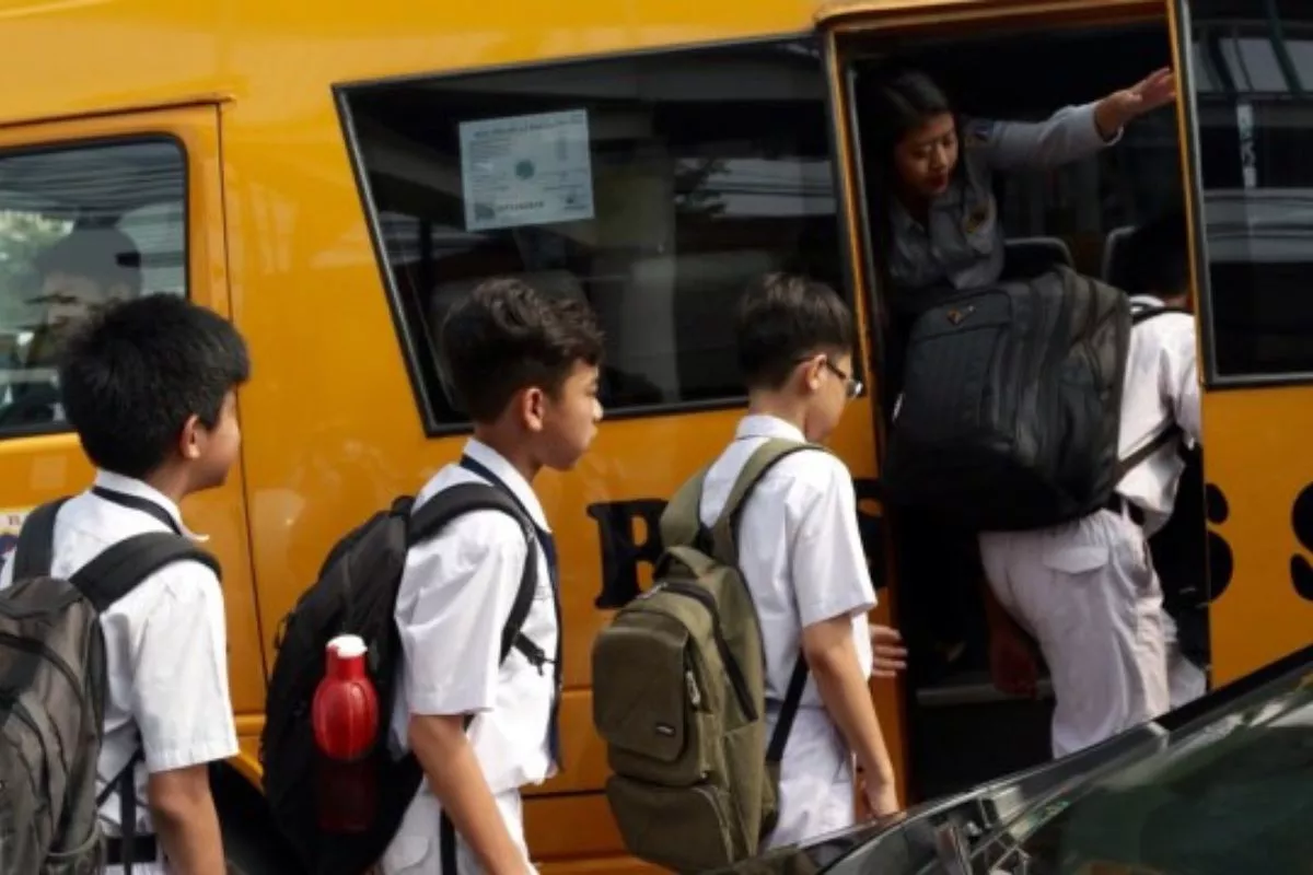 Hemat Biaya Kendaraan, Anak Muda Pilih Transportasi Publik