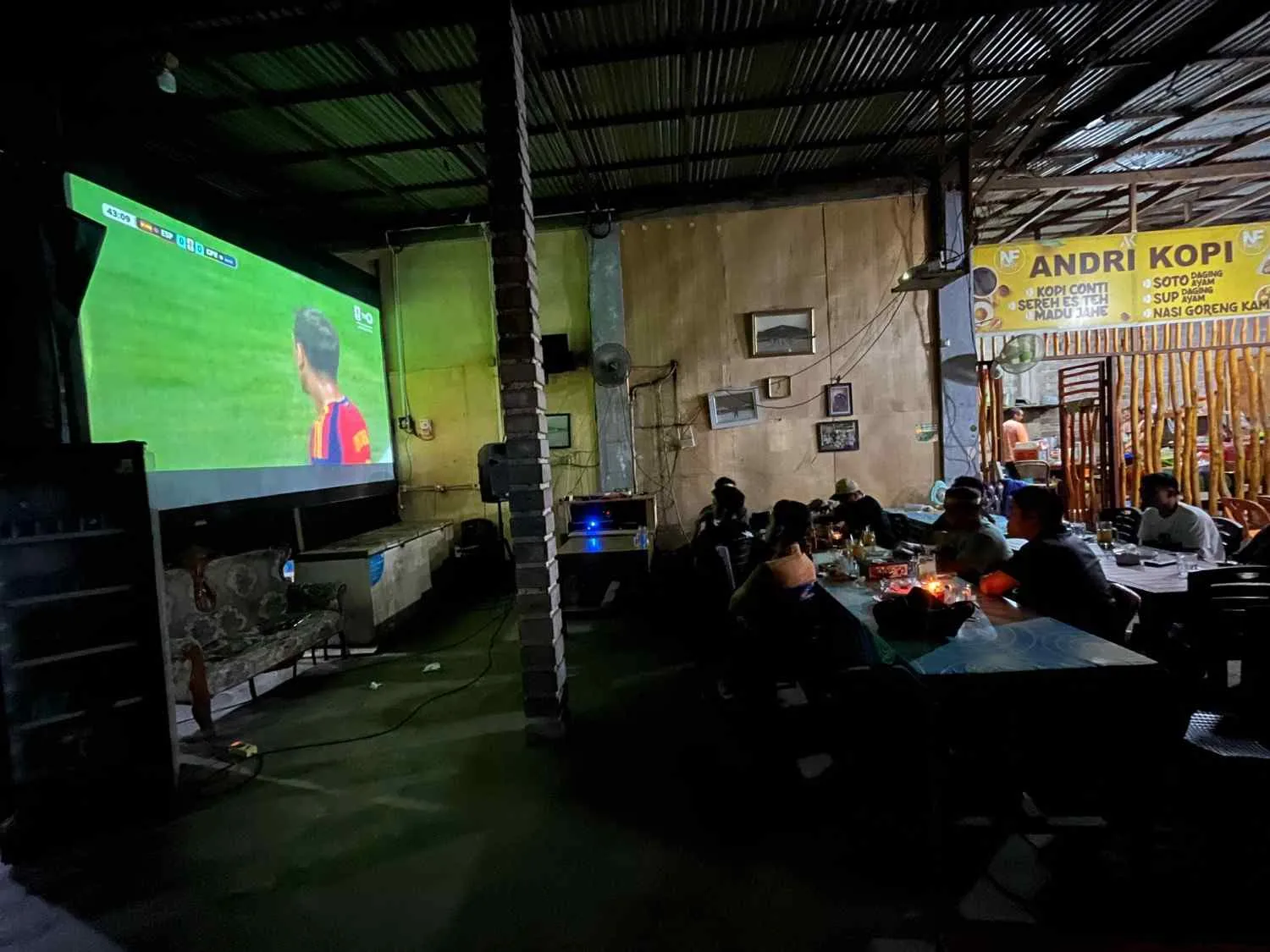 Polres Kuansing Nobar Piala Dunia 2026 Bersama Masyarakat, Pererat Silaturahmi dan Edukasi Kamtibmas