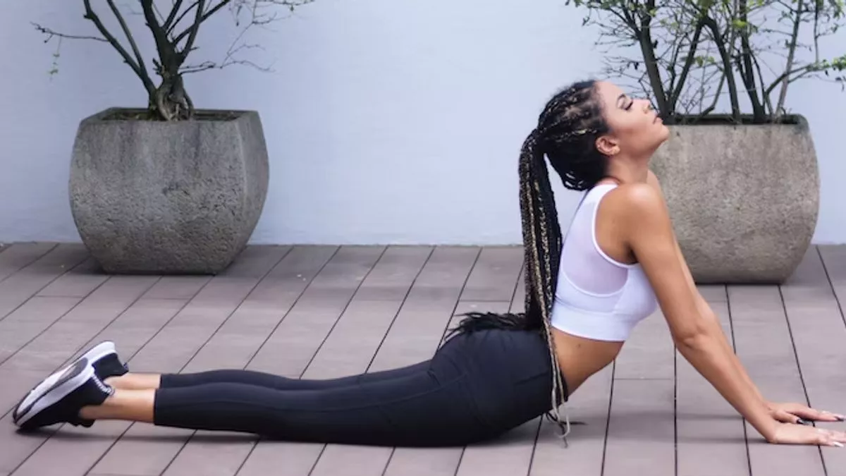 5 Manfaat Stretching dan Cara Mudahnya di Sela Kesibukan 