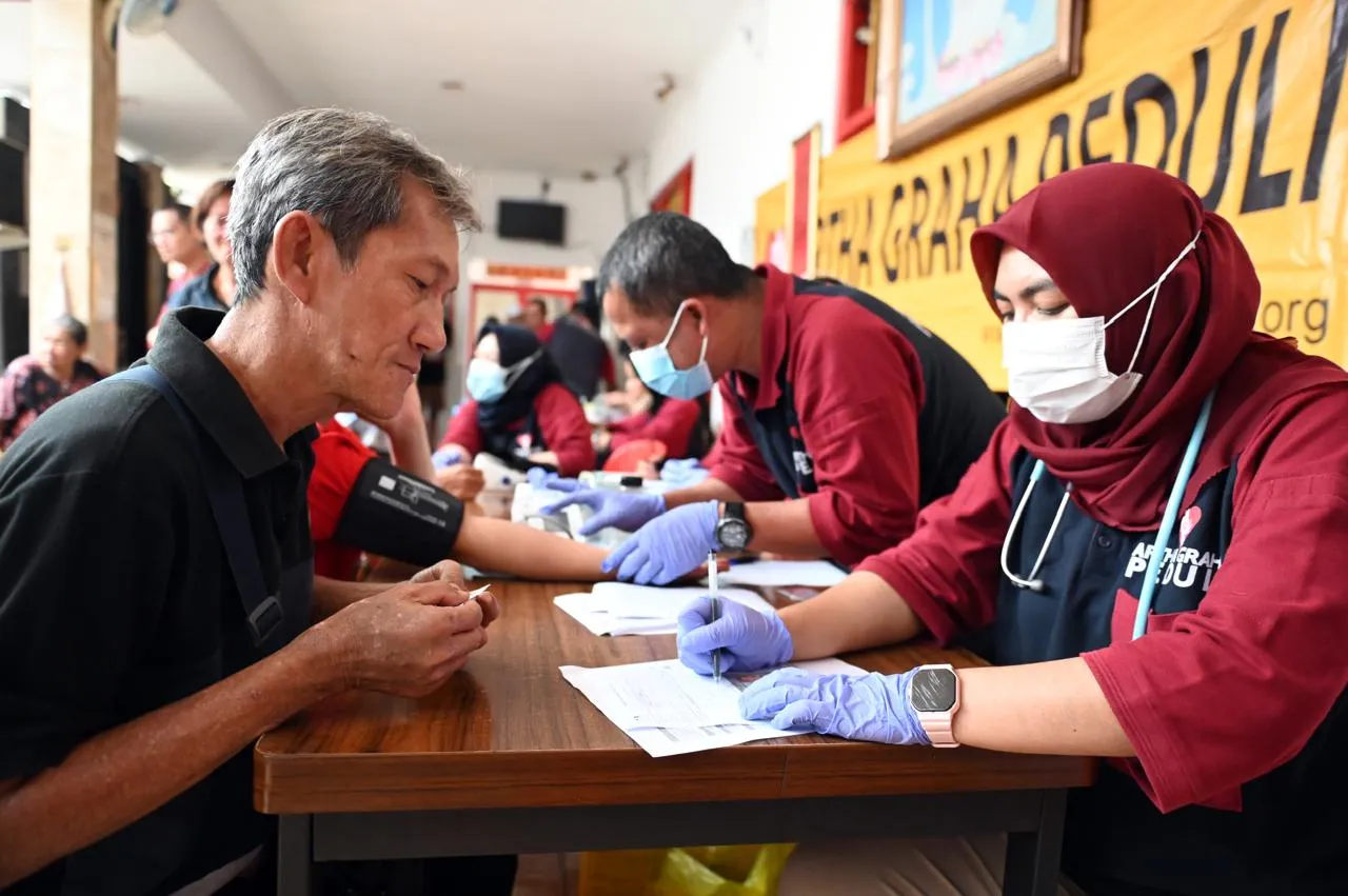 Bank Artha Graha Internasional : Berbagi Kasih di Vihara, Merajut Harmoni Bangsa
