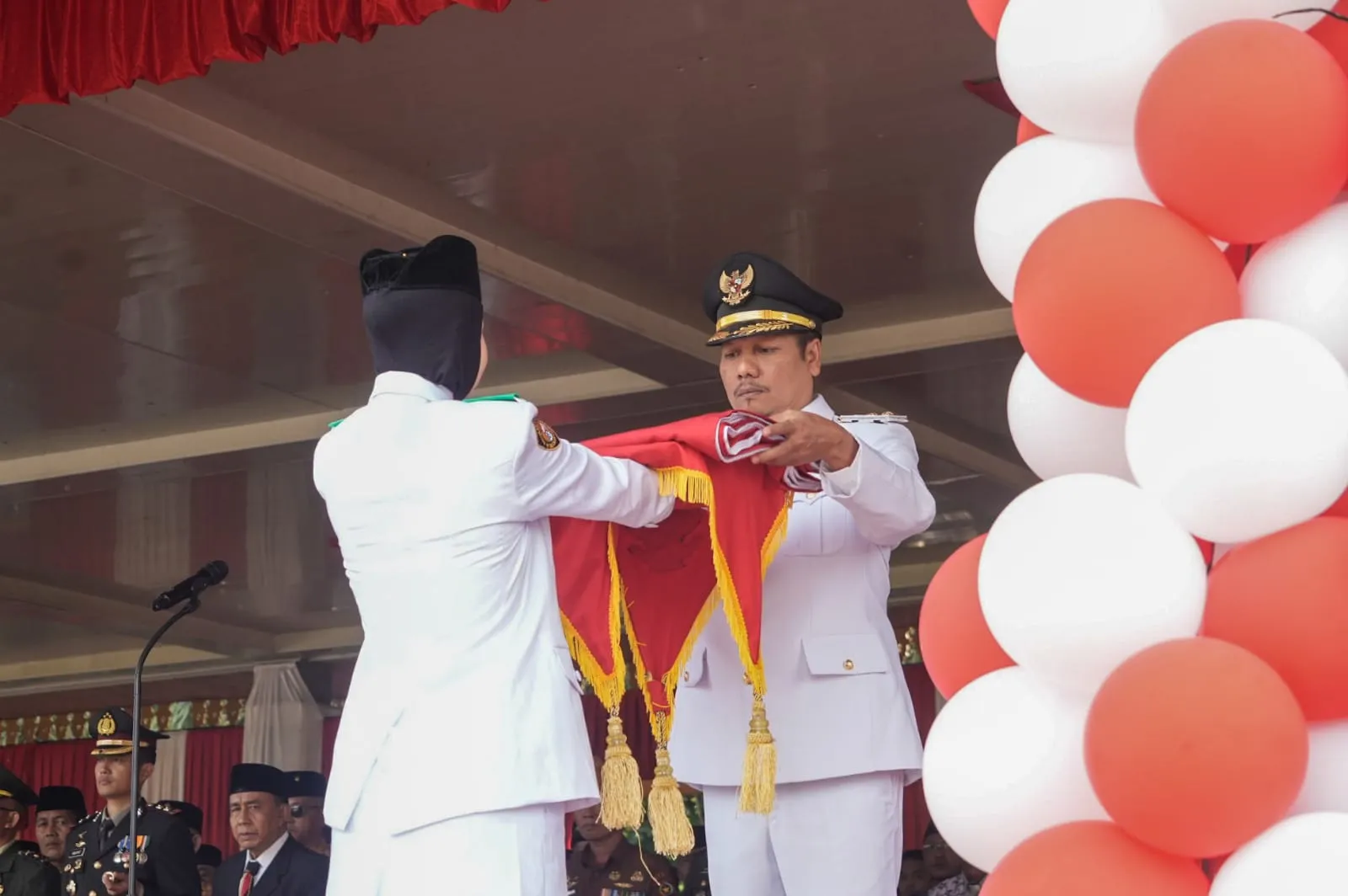 PLT Bupati Kuansing Jadi Inspektur Upacara HUT RI ke-81 di Lapangan Limuno