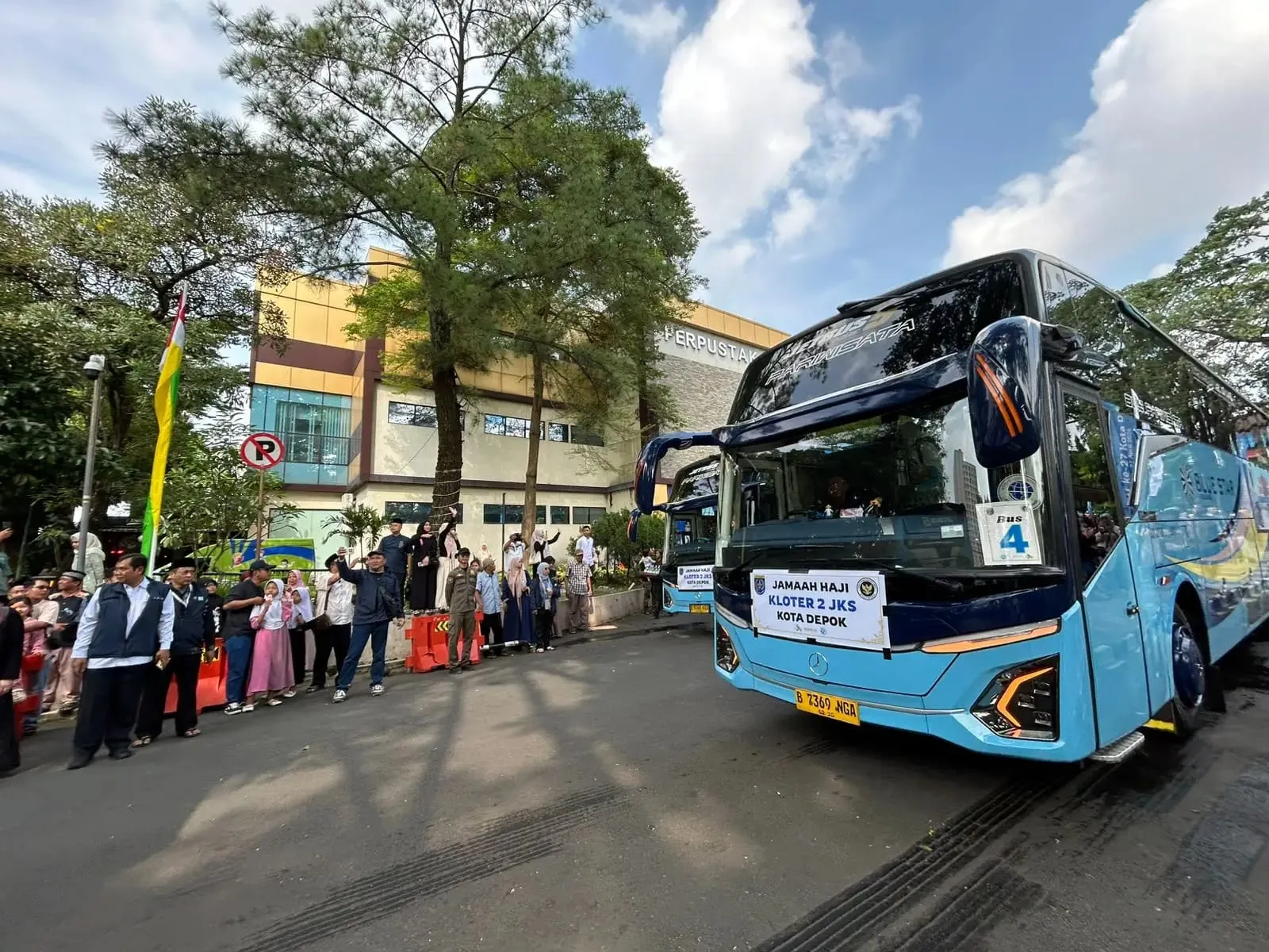 Supian Suri Resmi Lepas Rombongan Pertama Haji 2026, 445 JCH Depok Berangkat ke Tanah Suci