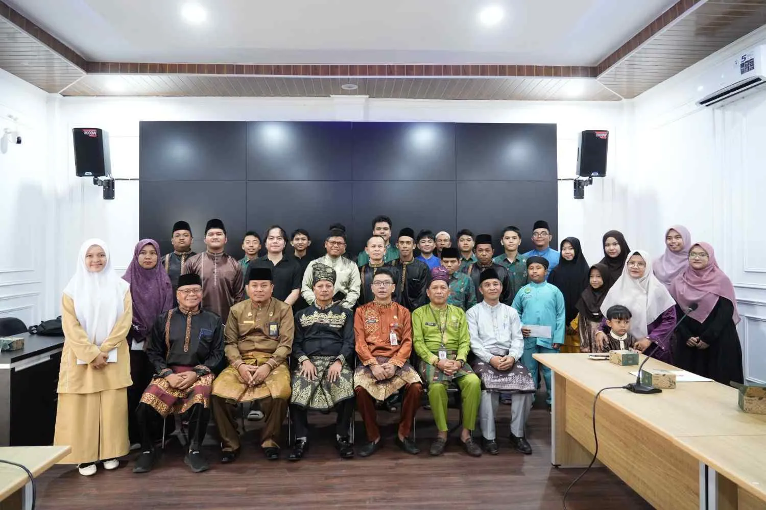 PLT Bupati Muklisin Serahkan Bonus untuk Juara MTQ Riau, Apresiasi Generasi Qurani Kuansing