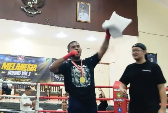 Dalam Ajang Melanesia Boxing Ucok Suara Kota Kalahkan Koben
