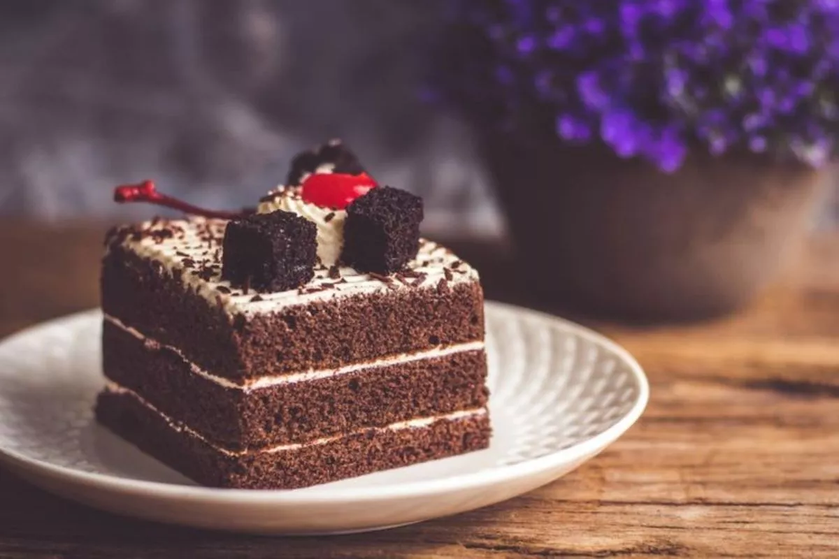 Resep Praktis Black Forest Kukus Tanpa Mixer dengan Takaran Sendok 