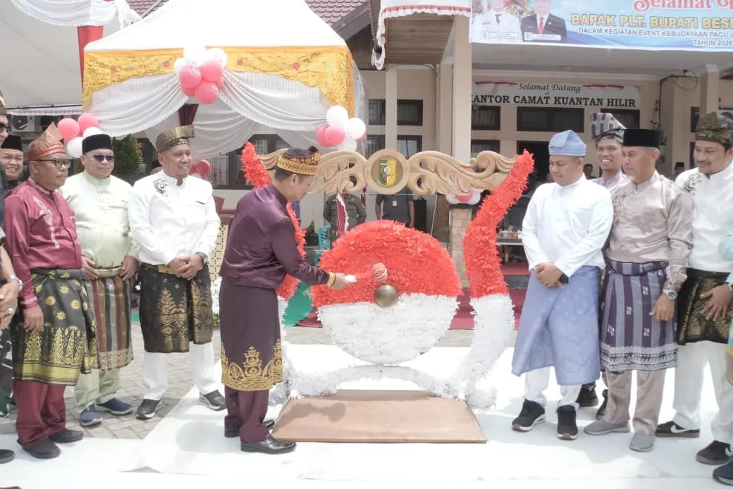 Muklisin Buka Festival Pacu Jalur Kuantan Hilir, Tekankan Semangat Kebersamaan