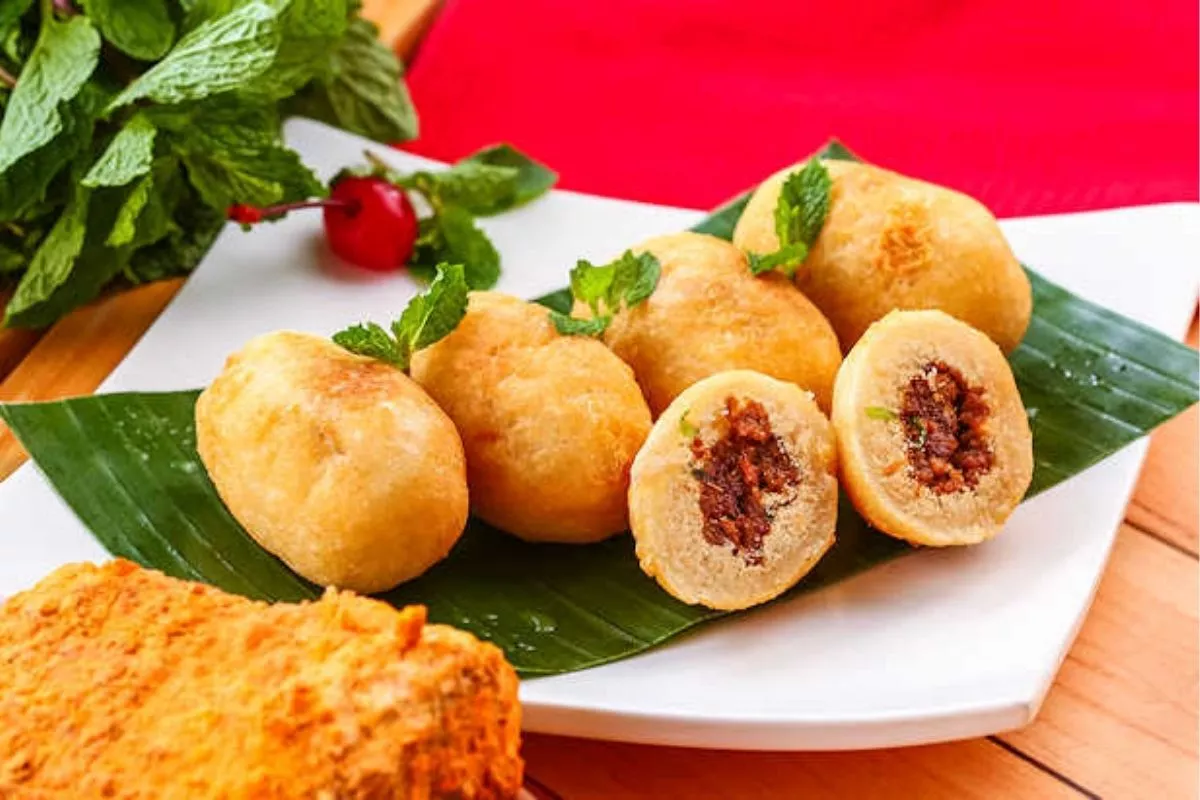 Tips Lengkap Cara Membuat Combro Agar Tidak Pecah Saat Digoreng