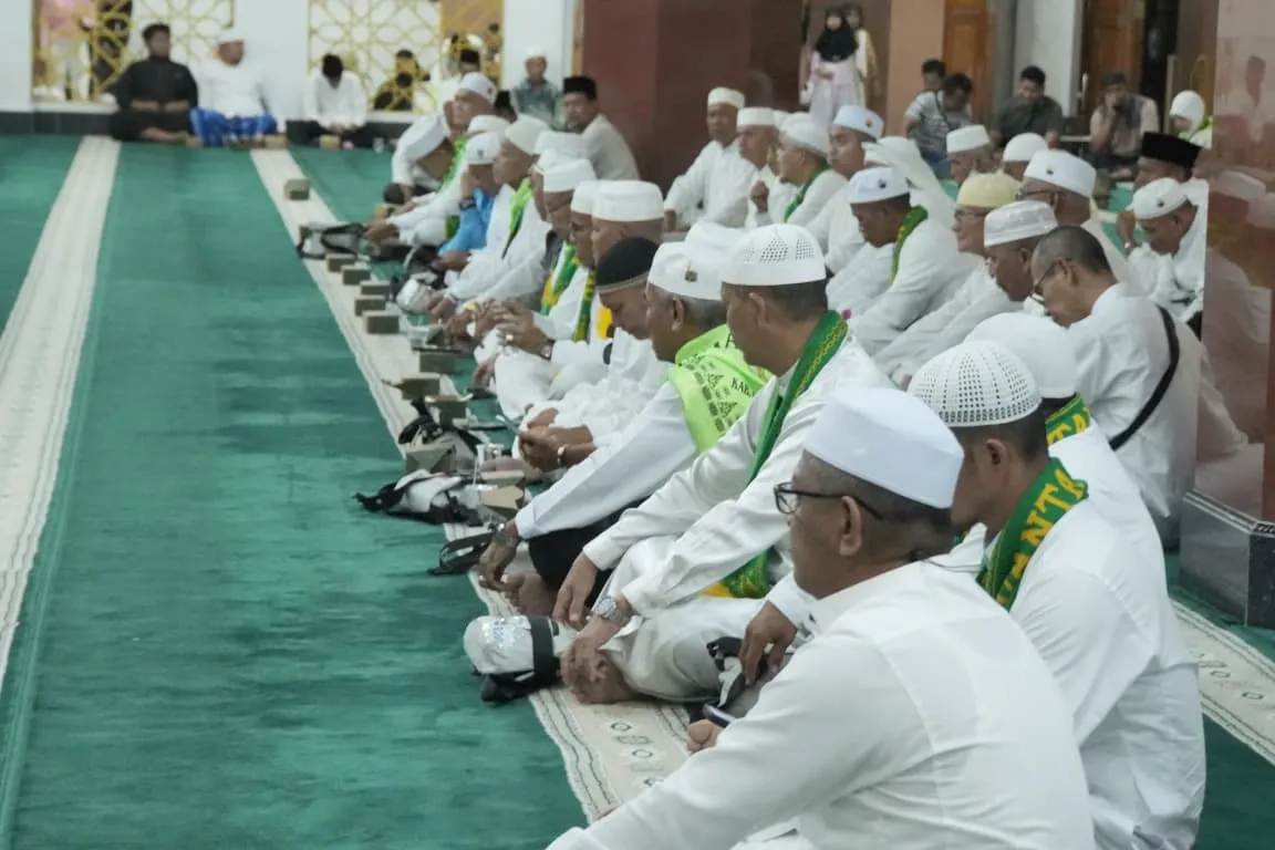 Polres Kuansing Amankan Kepulangan Jamaah Haji Kabupaten Kuansing Tahun 2026 di Masjid Agung Ar-Raudhah