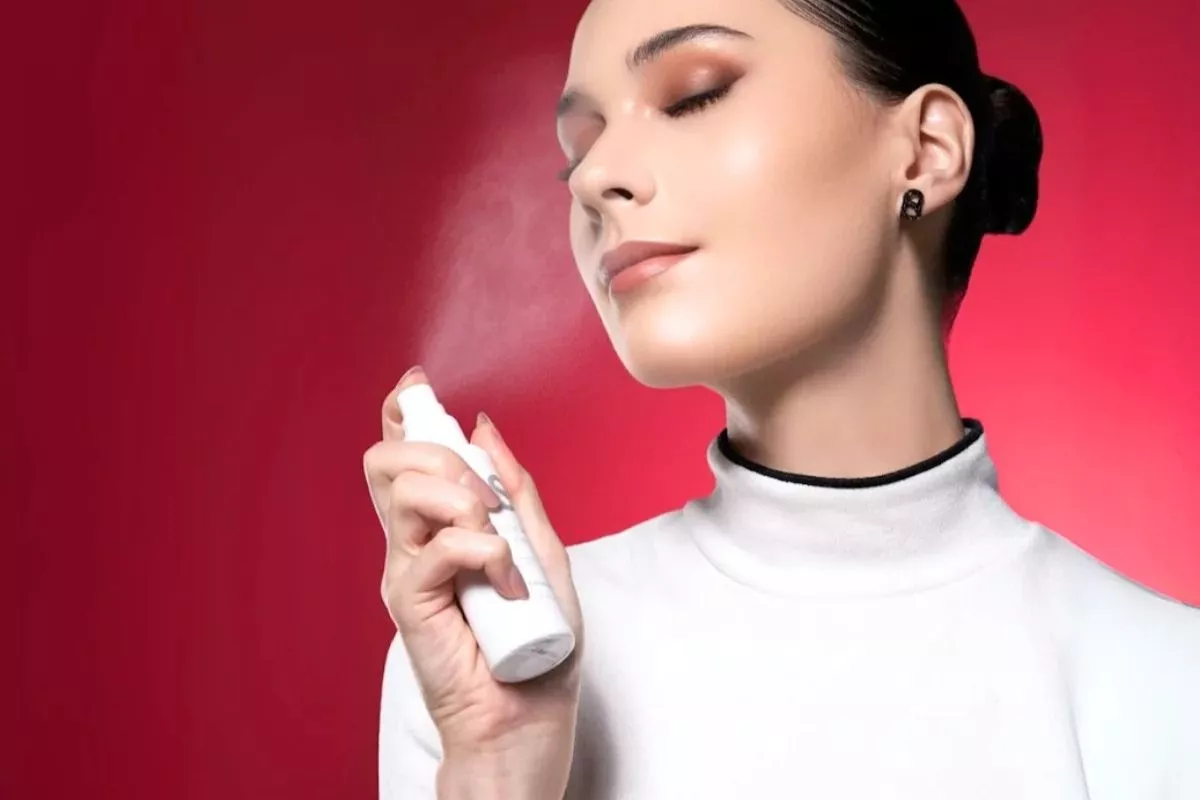 Teknik Memakai Setting Spray untuk Kulit Berminyak agar Tahan Lama