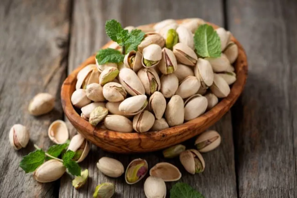 5 Benda Dapur Sehari-hari yang Bisa Jadi Alat Pembuka Pistachio Darurat