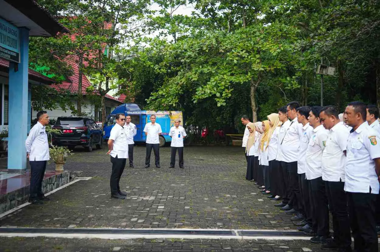 Sekda Kuansing Tekankan Disiplin dan Publikasi MTQ Riau Saat Apel di Dinas Kominfoss