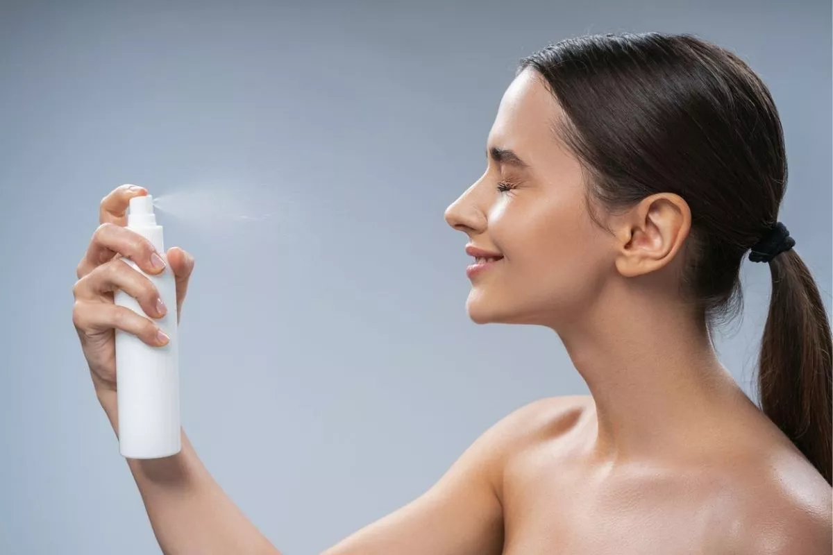 7 Rekomendasi Setting Spray Terbaik untuk Kulit Berminyak dan Berjerawat