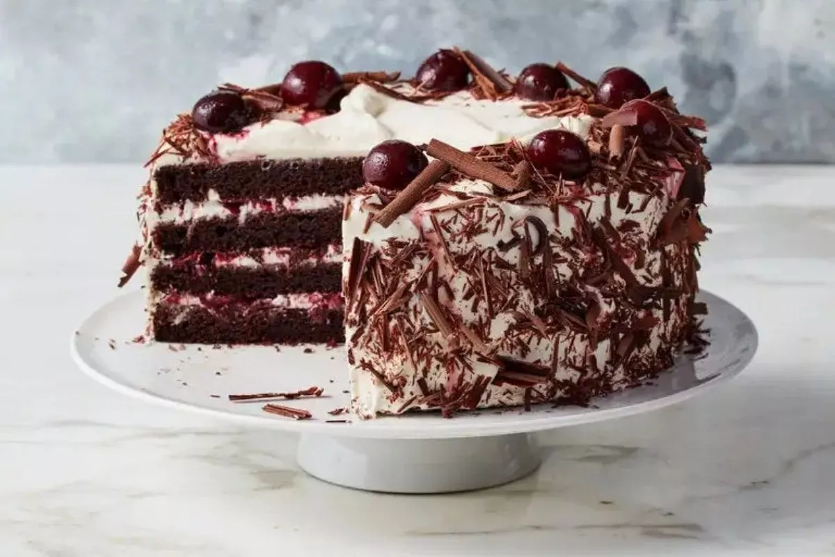Cara Membuat Whipped Cream Kokoh untuk Hiasan Black Forest Pemula
