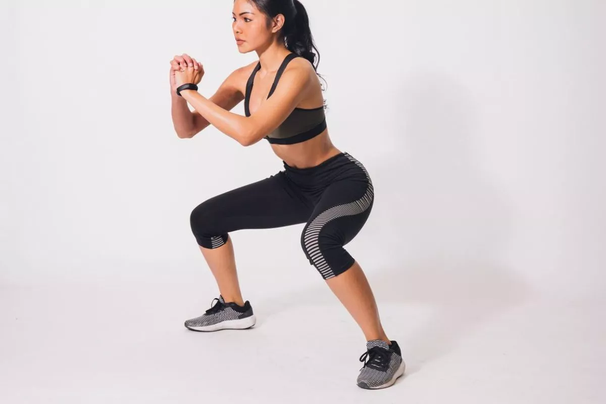 Kaki Lemas Jadi Kekar? Ini Manfaat Squat untuk Otot Kaki!
