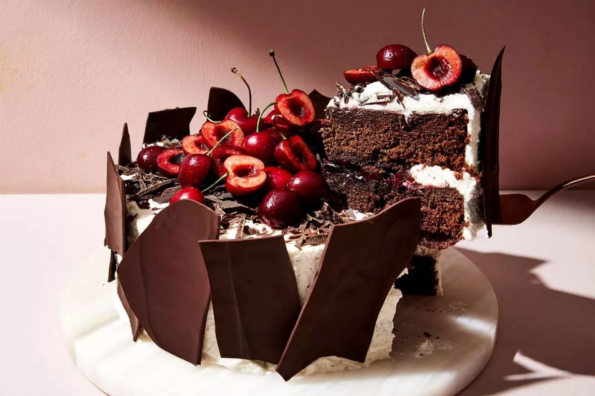 Resep Black Forest Lembut dan Moist dengan Takaran Sendok Rumahan