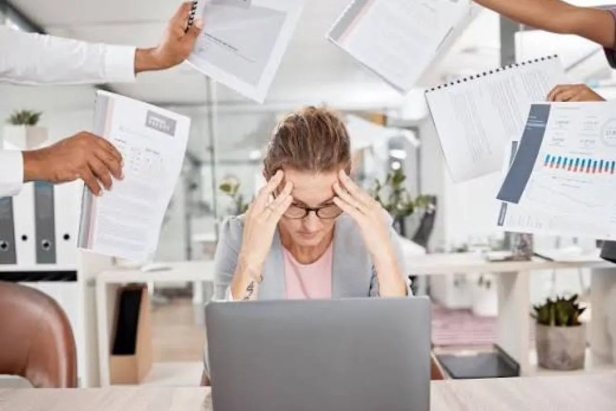 Tekanan Ekonomi Picu Stres Kerja dan Burnout pada Anak Muda