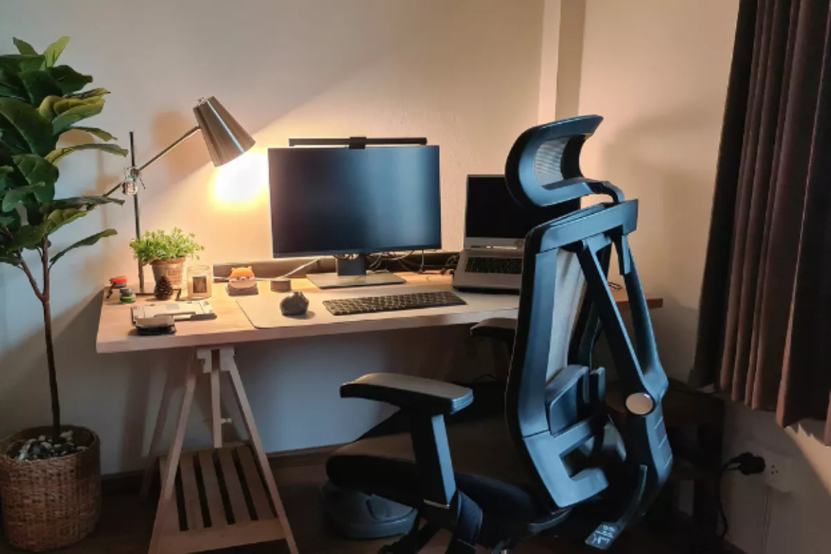Rekomendasi Peralatan Meja Kerja Remote Ergonomis 2026