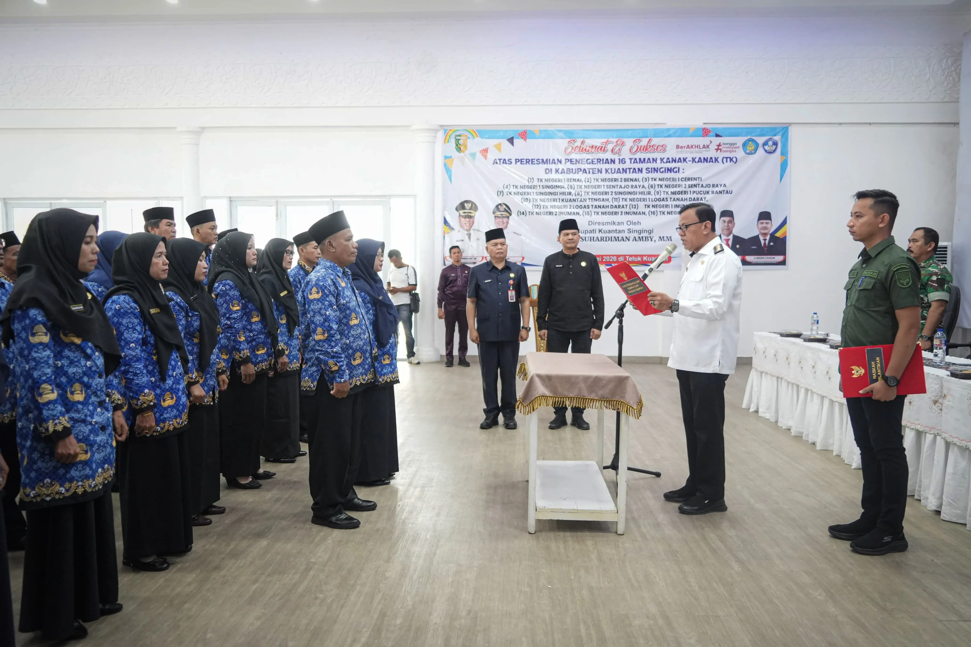 Bupati Kuansing Resmikan Penegerian 16 TK di Sejumlah Kecamatan