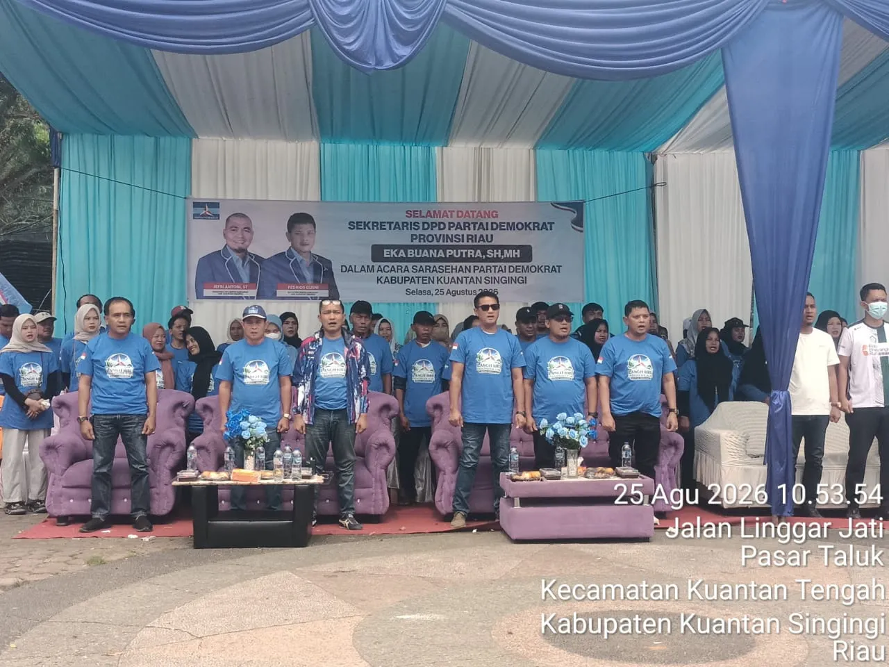 DPC Demokrat Kuansing Gelar Action 'Langit Biru', Bersihkan Sampah Pasca-Pacu Jalur di Tepian Narosa