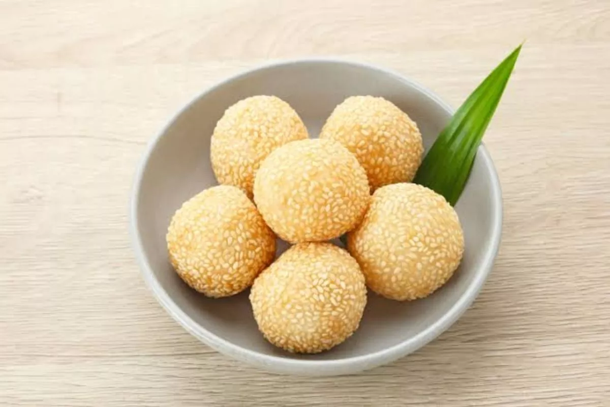 Resep Onde-Onde Wijen Isi Kacang Hijau Premium yang Tidak Kempis