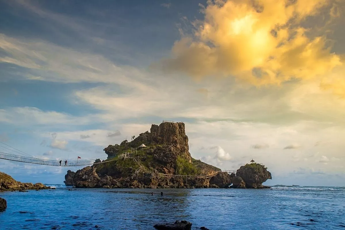 Pesona Pantai Tersembunyi di Gunungkidul yang Masih Asri dan Sepi Pengunjung