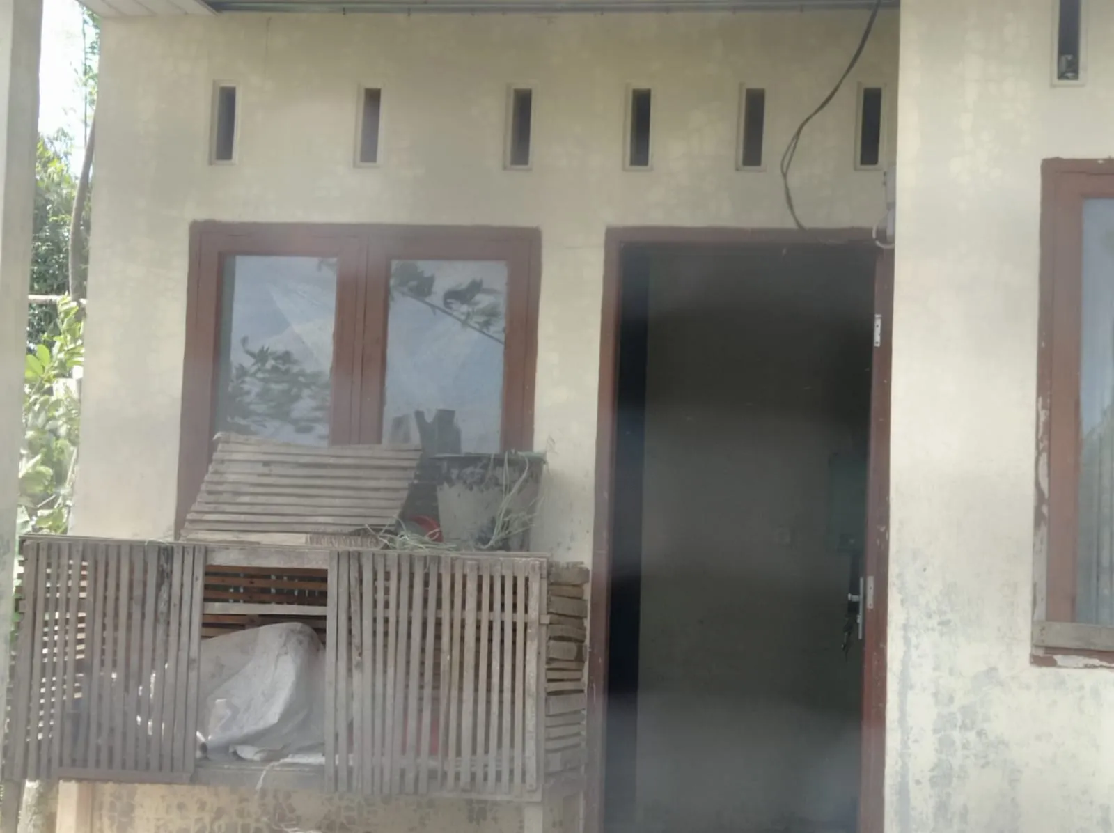 Miris!!! Rumah Bantuan Dijadikan Kandang Ayam di Aceh Utara