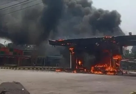 SPBU di Pelalawan Terbakar, Korsleting Mobil Saat Isi Pertalite Diduga Picu Api