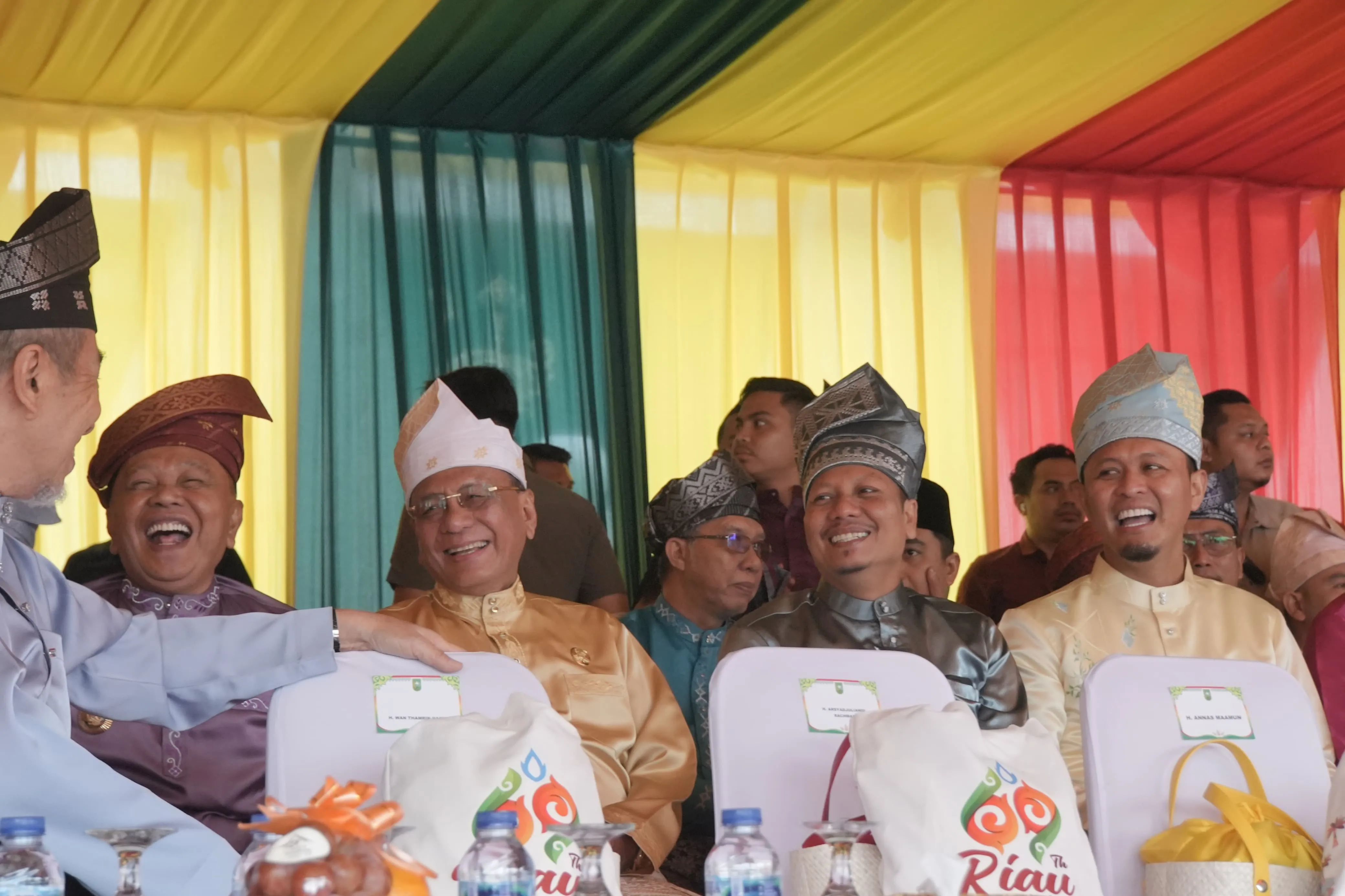 HUT Riau ke-69 Jadi Momentum Perkuat Kebersamaan, PLT Bupati Muklisin Hadiri Upacara dan Paripurna Istimewa di Pekanbaru