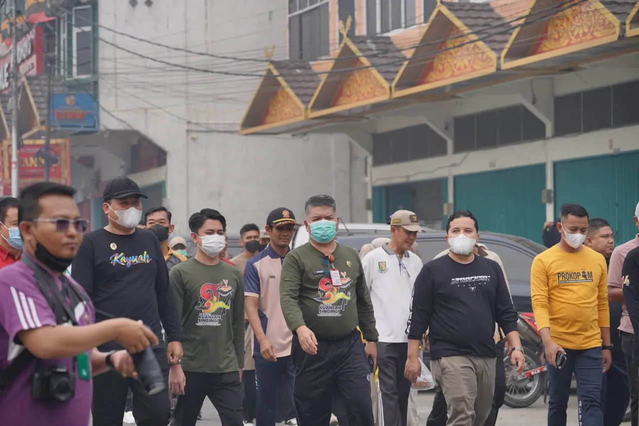 Sorak Sorai Warnai Gerak Jalan Santai Jelang HUT Kuansing ke-27